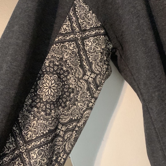 Chloe and Jasmine- Sweat Shirt- Charcoal Grey and White- Size Large - Picture 2 of 6